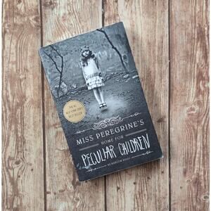 Miss Peregrine's Home for Peculiar Children by Ransom Riggs - Paperback Book